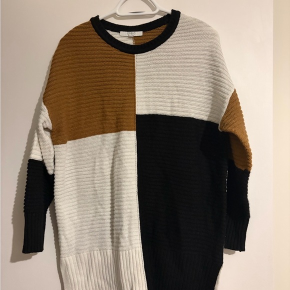 Colorblock Crew Neck Sweater - Picture 1 of 3